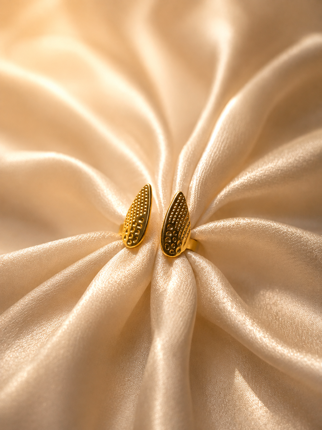 Elara Leaf Ring