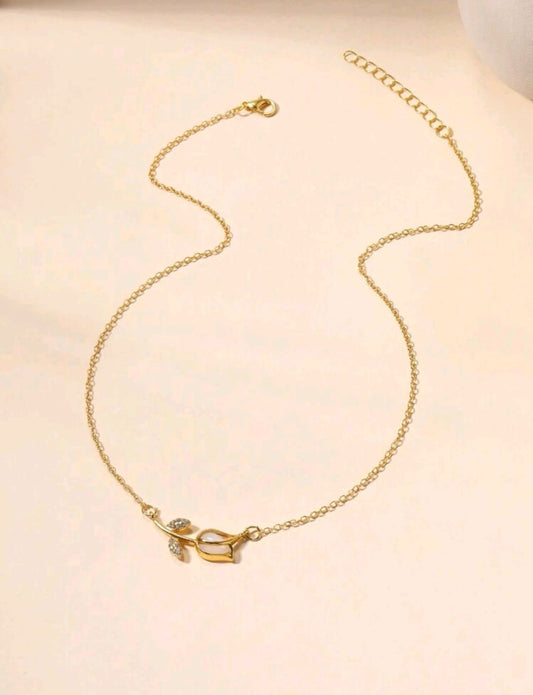 Intertwined Leaf Pendant Necklace