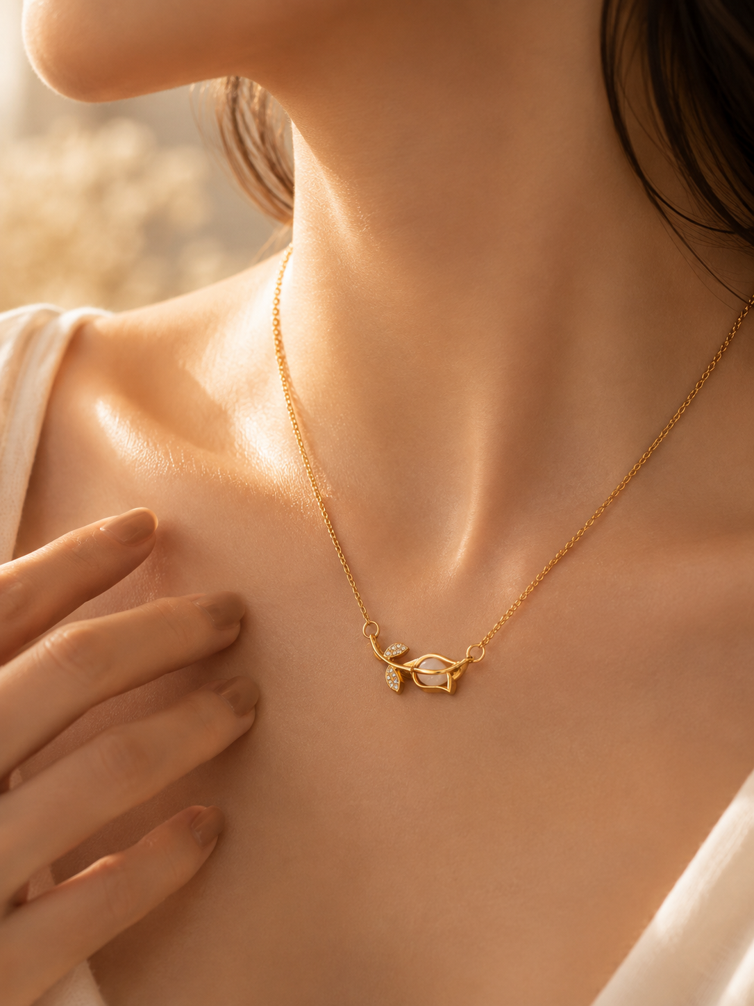 Intertwined Leaf Pendant Necklace
