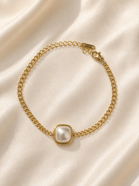 Pearl Frame Chain Bracelet