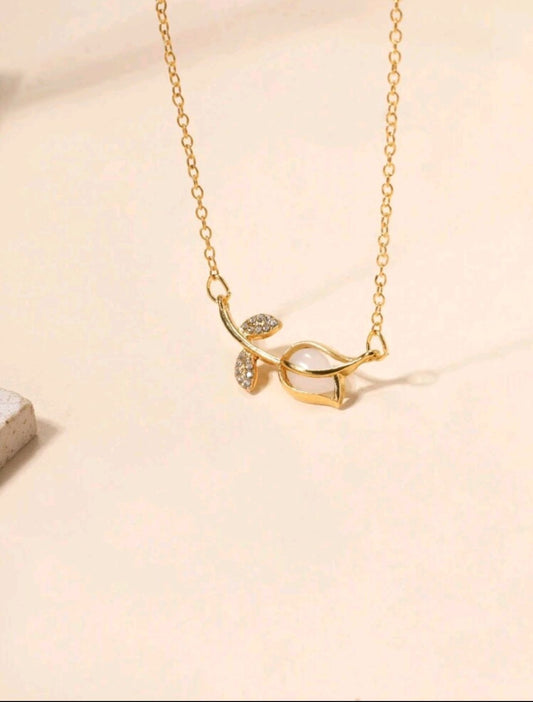 Intertwined Leaf Pendant Necklace