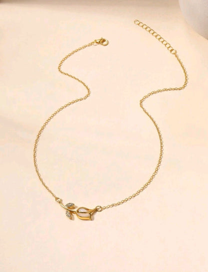 Intertwined Leaf Pendant Necklace