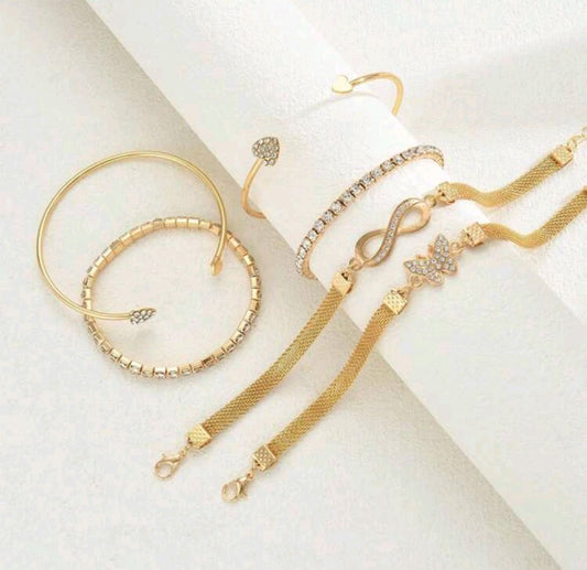 Crystal Heart & Butterfly Bracelet - Gold-Tone Charm Bracelet