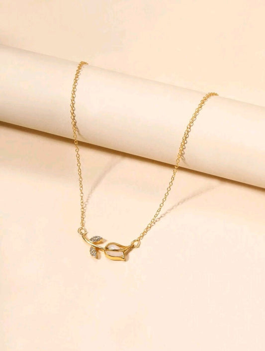 Intertwined Leaf Pendant Necklace